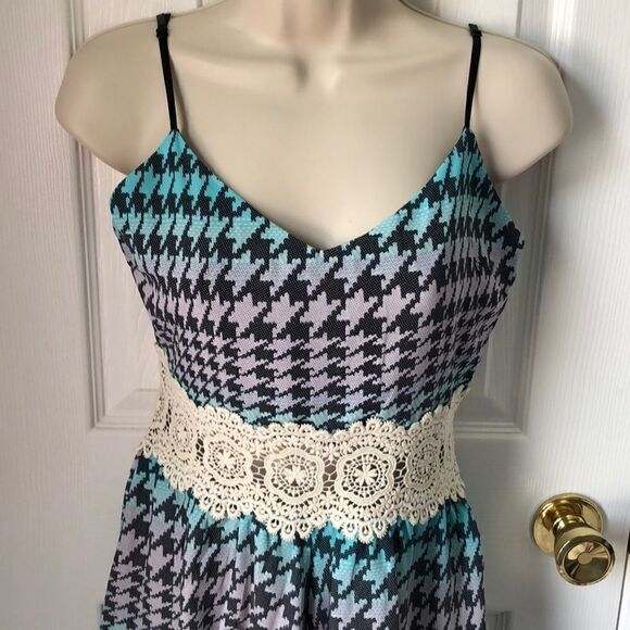 Romper - Picture 2 of 4